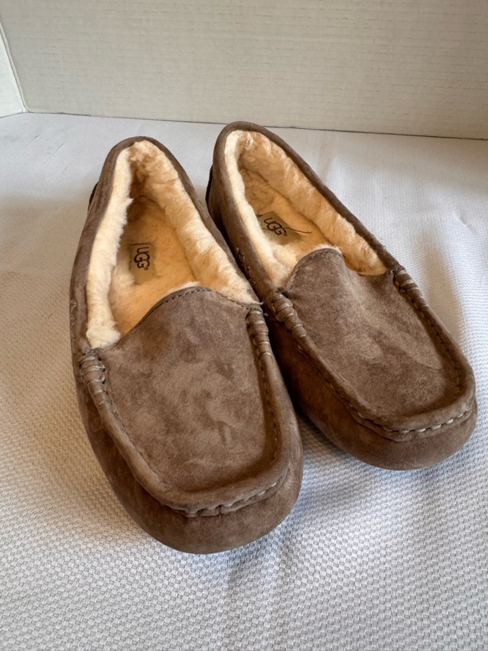 UGG Ansley Slippers Womens 6 Brown Suede Shearling Cozy Moccasin
